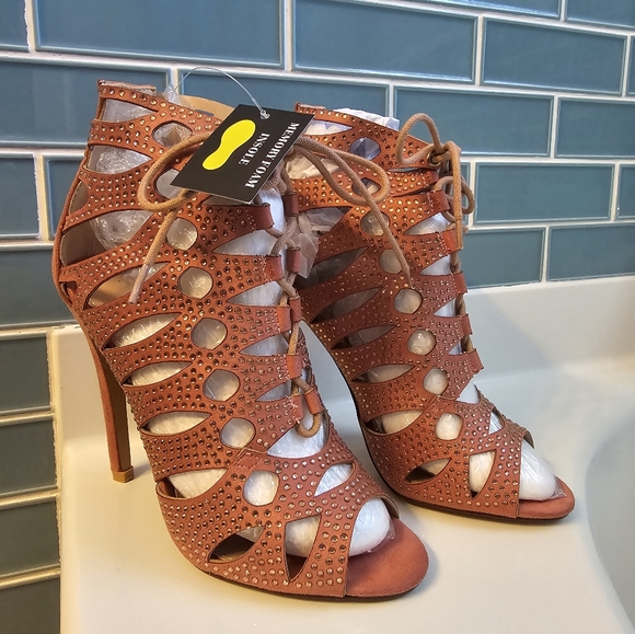 Jeweled heels sandal - Picture 2 of 10